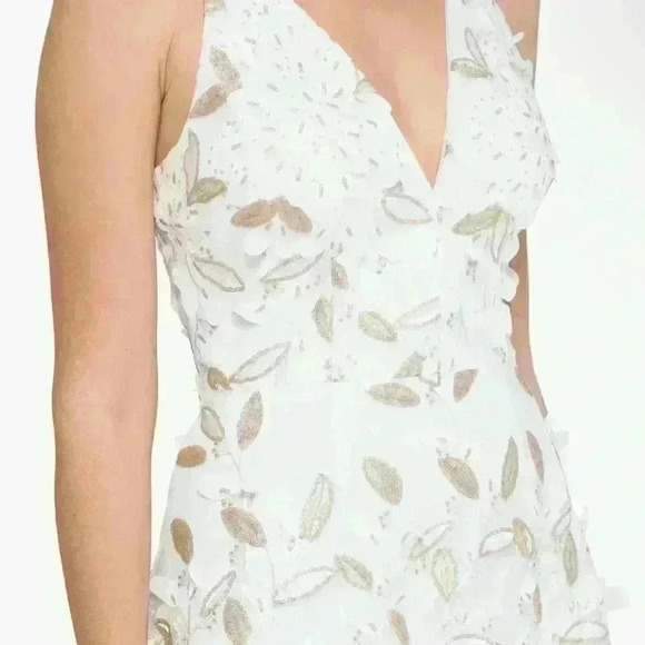 Xscape 3D Floral V-Neck Gown NWT Size 4 MSRP $298 - Picture 3 of 5